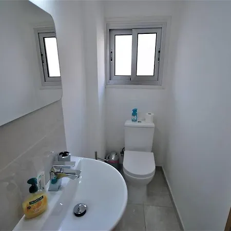 Gorgeous 3 Bedroom Next To Park Limassol