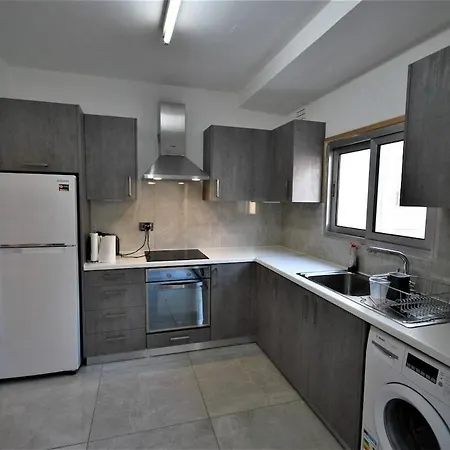 Gorgeous 3 Bedroom Next To Park Limassol